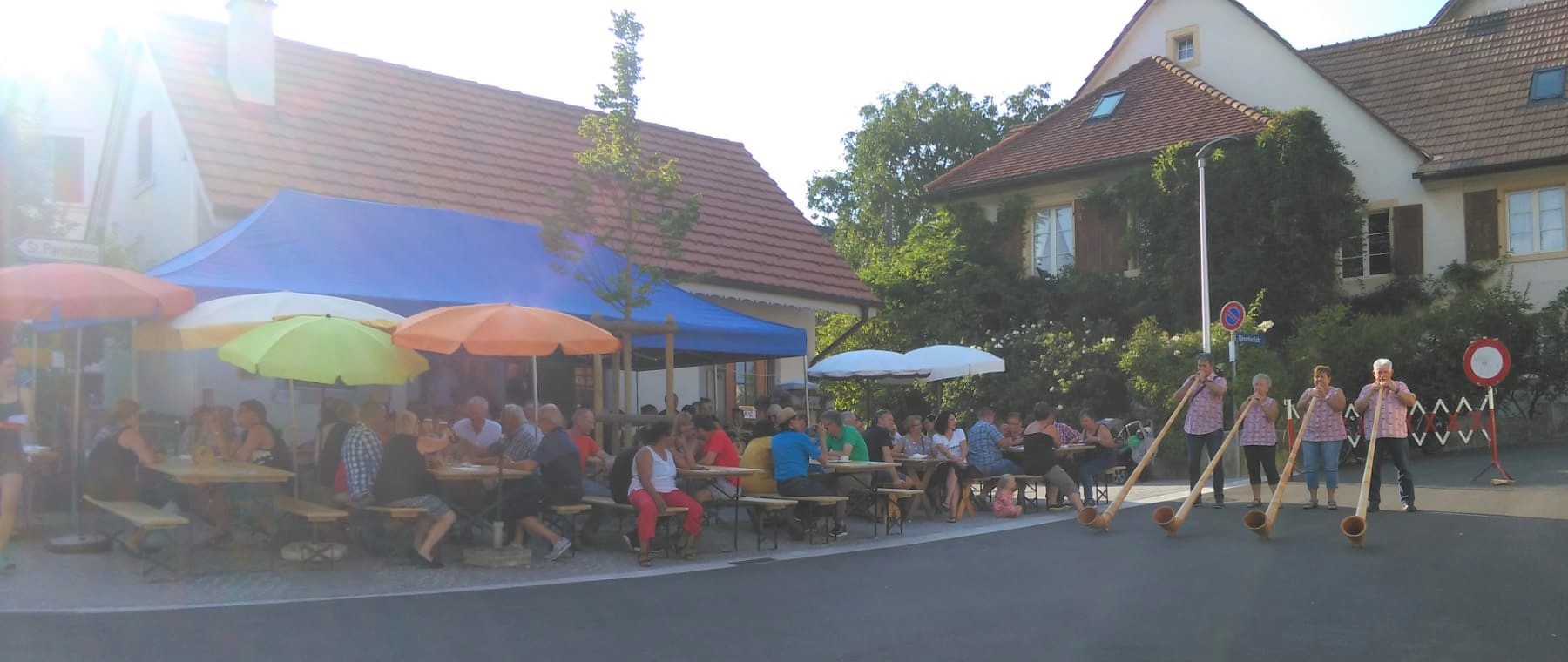 Es chlises Dorffescht am Dorfplatz